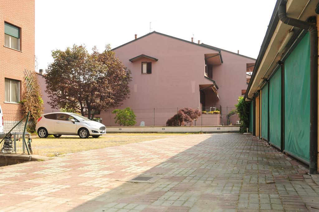 Borromeo Residenze Service S.A.S Peschiera Borromeo Ngoại thất bức ảnh